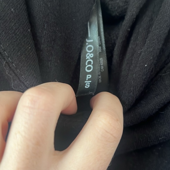 Cropped Black Hoodie - Picture 3 of 3